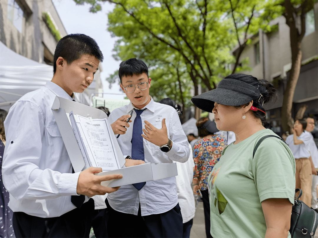关于里尔训练开放日，赛前主帅复盘引欢呼，社区盾在即，数据趋势出现新变化的信息